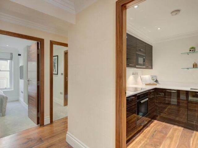 Flat for rent in Cat Hill, England