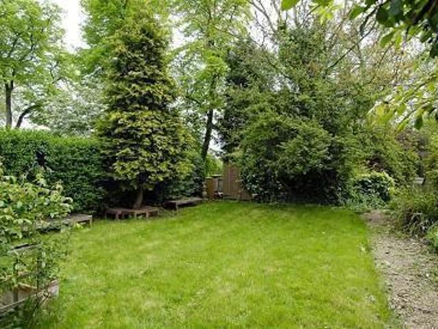 Flat for rent in Cat Hill, England