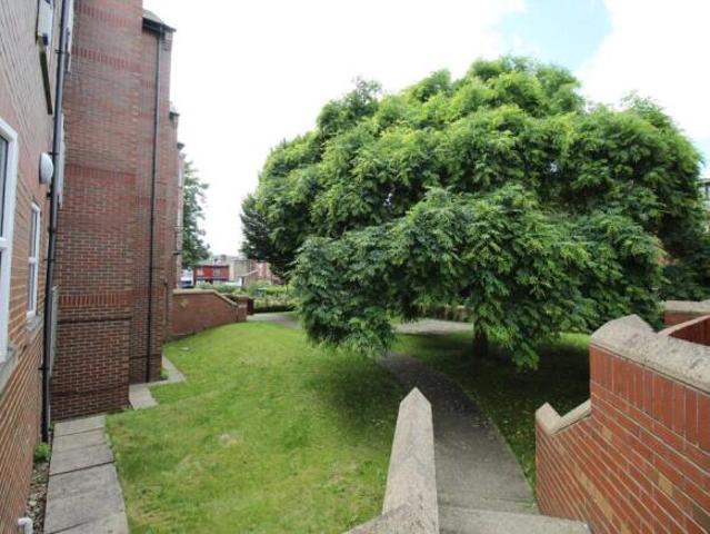 Flat for rent in Hyde Park, West Yorkshire