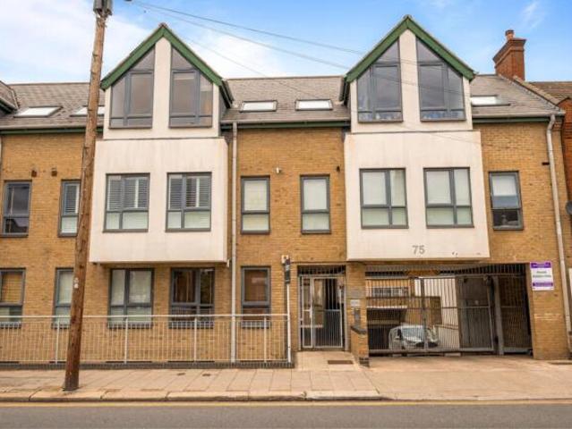 Flat for rent in Cat Hill