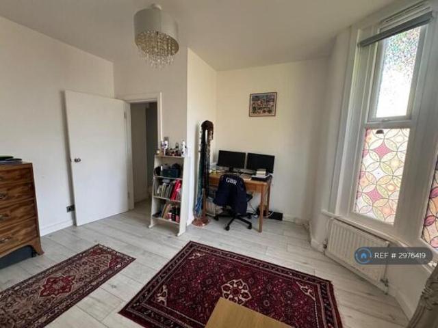 Flat for rent in Cat Hill