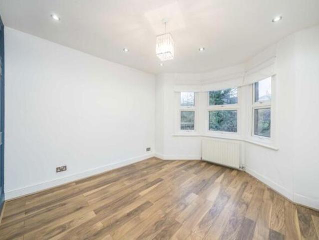 Flat for rent in The Rise, East Riding Of Yorkshire