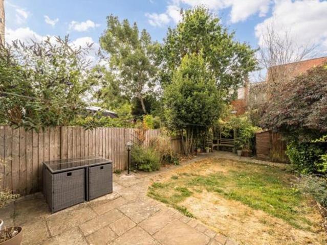 Flat for rent in Aperfield, Greater London