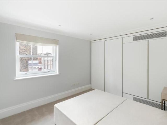 Flat for rent in Cat Hill, England