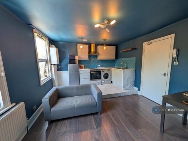 Flat for rent in Cat Hill