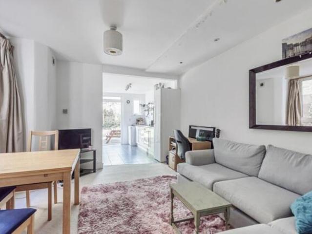 Flat for rent in Cat Hill