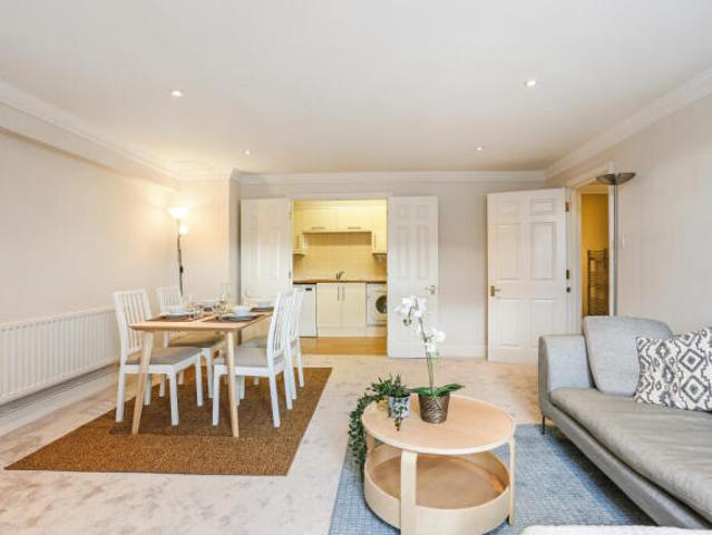 Flat for rent in Cat Hill