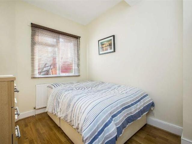 Flat for rent in Cat Hill, England