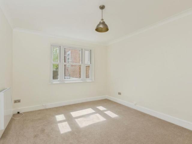 Flat for rent in Sandown Park, Kent