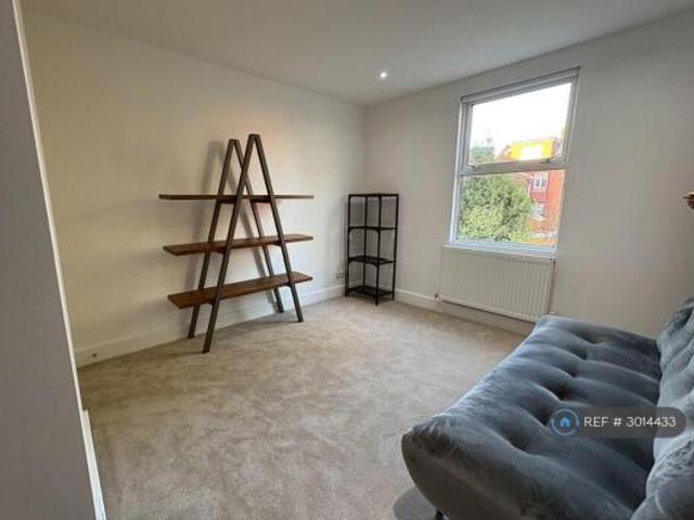 Flat for rent in Cat Hill