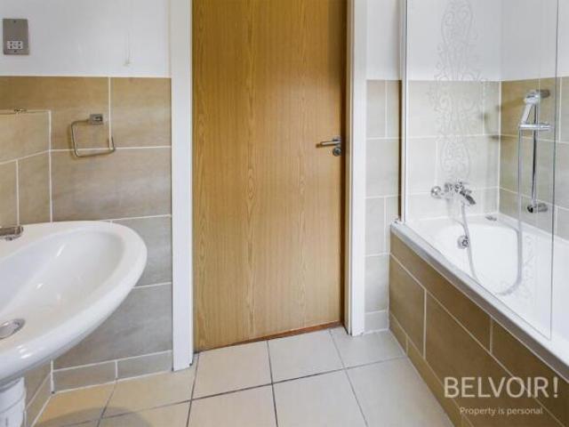 Flat for rent in Calderstones
