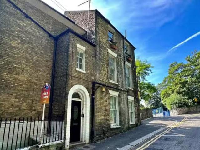 House for rent in Clarendon, Ash
