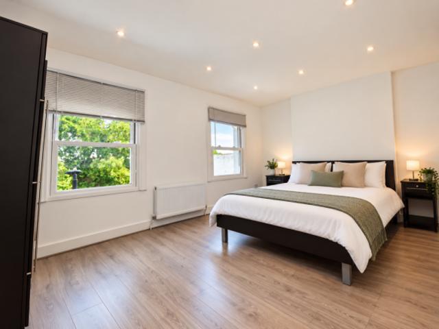 Flat for rent in Cat Hill, England