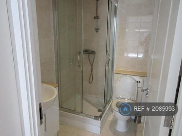 Flat for rent in Cat Hill, England