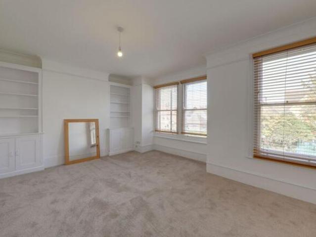 Flat for rent in Cat Hill, England