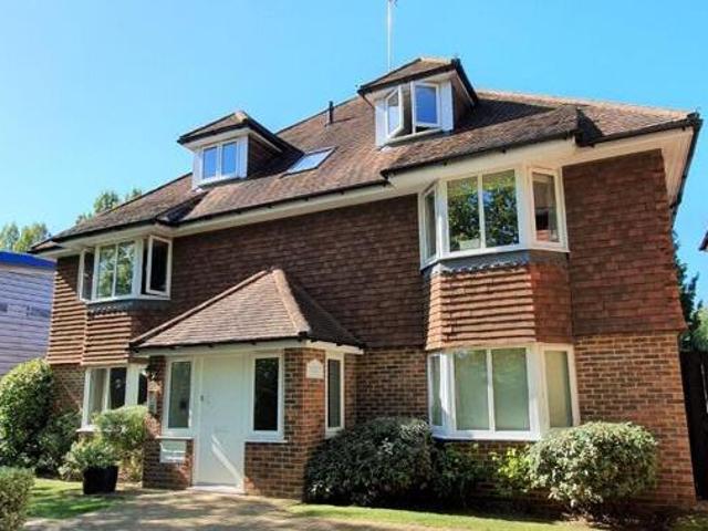 House for rent in Pachesham Park, Surrey