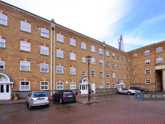 Flat for rent in Cat Hill, England