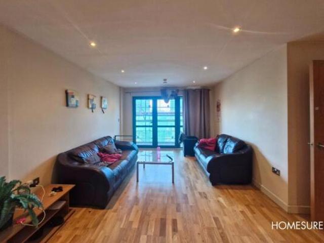 Flat for rent in Calderstones
