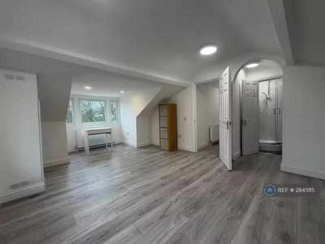House for rent in Pouchen End, Hertfordshire