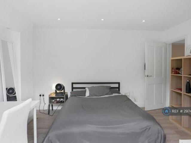 Flat for rent in Cat Hill