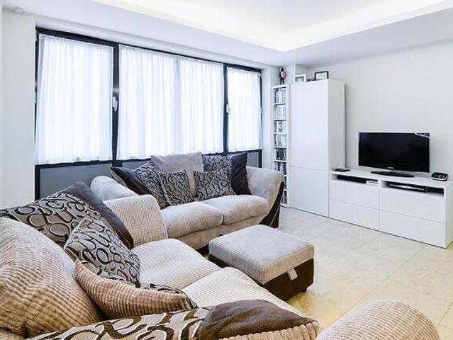 Flat for rent in Cat Hill