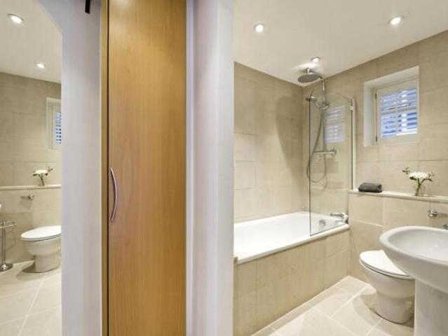 Flat for rent in Cat Hill