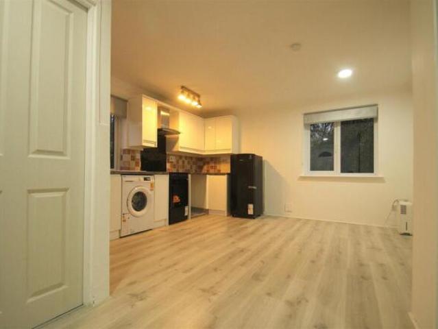 Flat for rent in Ringlestone, Midway