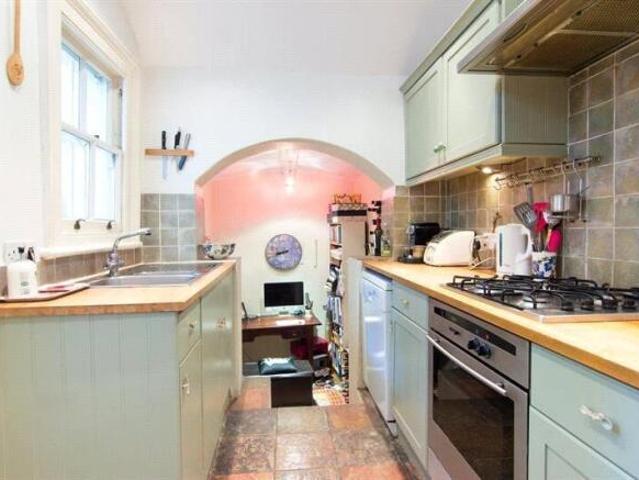 Flat for rent in Cat Hill, England