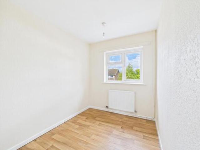 Flat for rent in The Reddings, Golden Valley