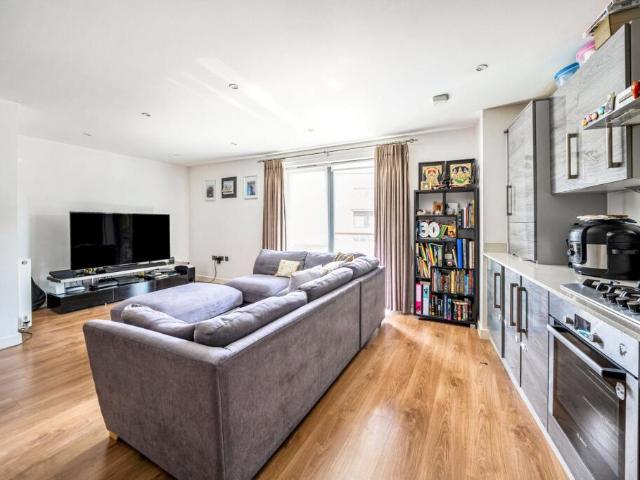 Flat for rent in Pinner