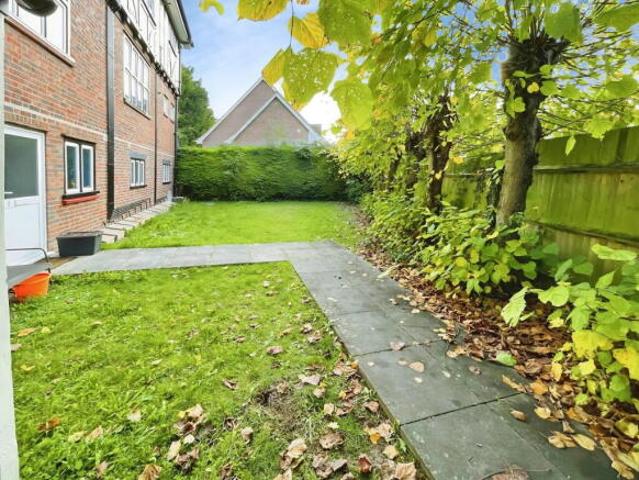 Flat for rent in Cat Hill, England