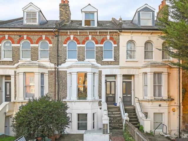 Flat for rent in Cat Hill, England