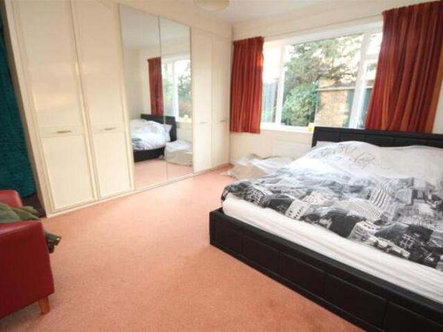 Flat for rent in Abbotswood, Guildford