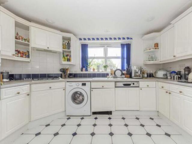 Flat for rent in Tooting, Greater London