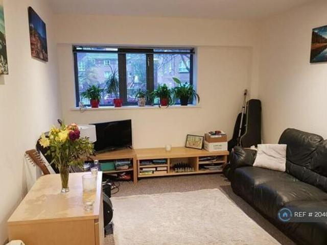 House for rent in Calderstones
