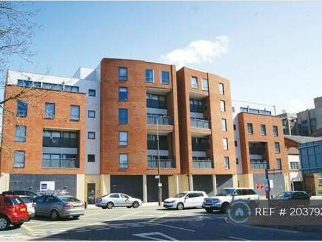 House for rent in Calderstones