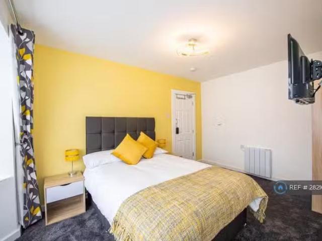 House for rent in Calderstones