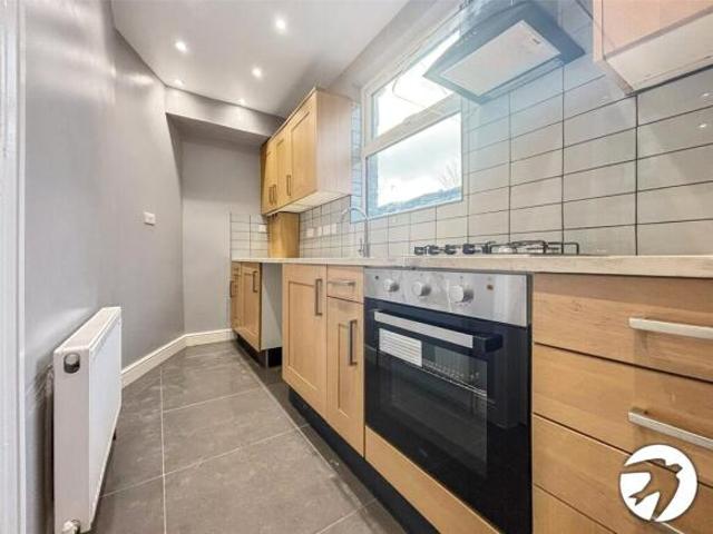 Flat for rent in Cat Hill, England