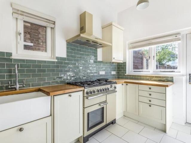 Flat for rent in Cat Hill