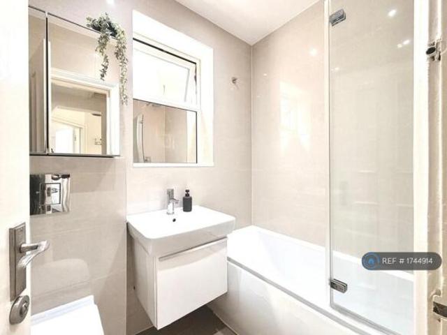 Flat for rent in Lyons, Greater London