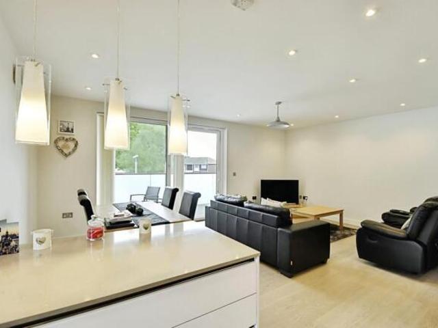 Flat for rent in Brentford End, Greater London