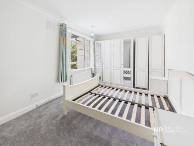 Flat for rent in Cat Hill, England
