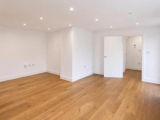 Flat for rent in Oad Street, Kent