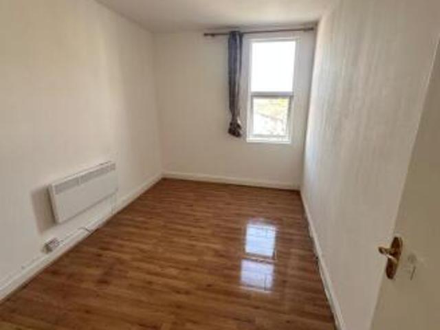 Flat for rent in Tooting Graveney, Greater London