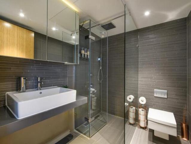 Flat for rent in Cat Hill, England
