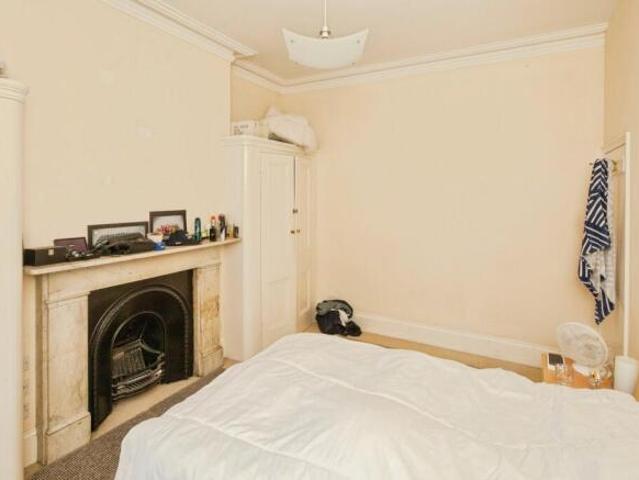 Flat for rent in Cat Hill, England