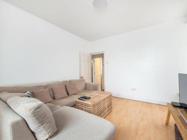 Flat for rent in Cat Hill