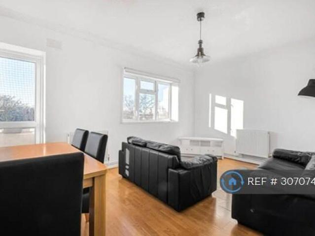 Flat for rent in Cat Hill, England