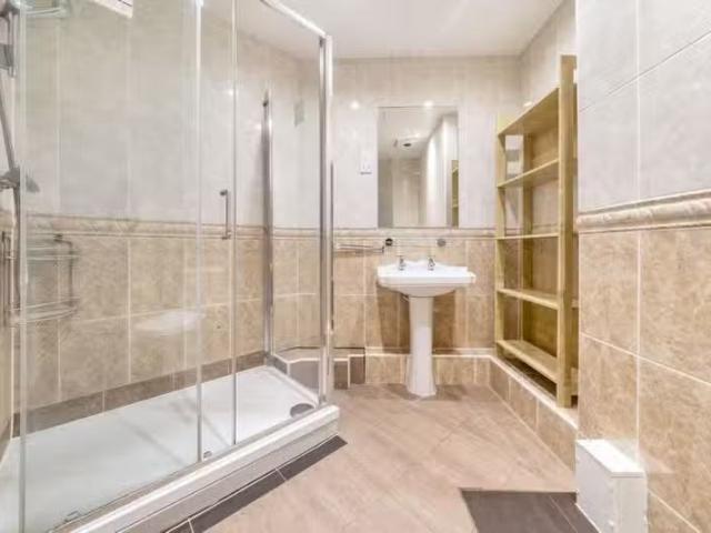 House for rent in Burnt Oak, Greater London