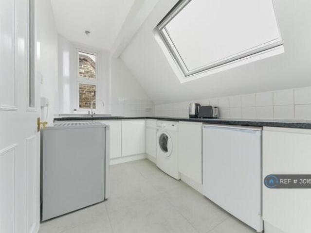 Flat for rent in Cat Hill